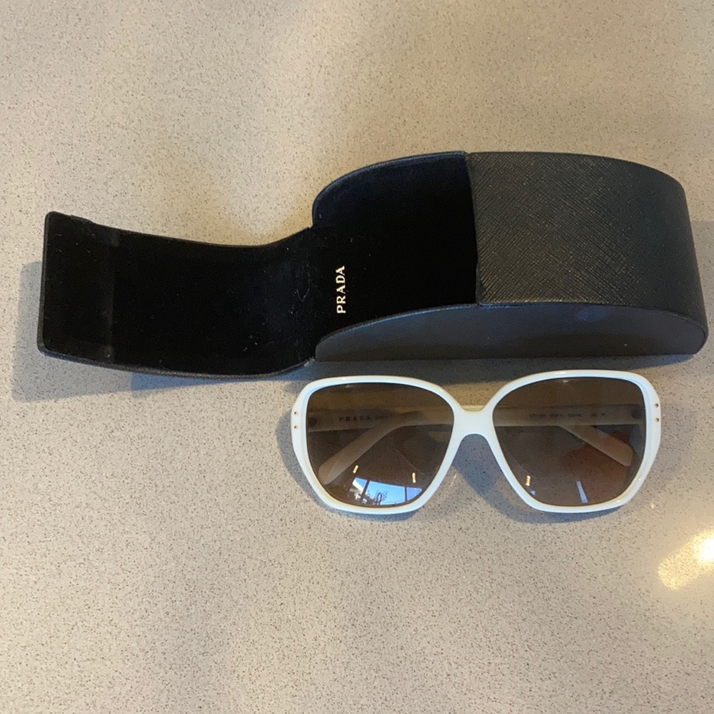 PRADA oversized sunglasses 😎